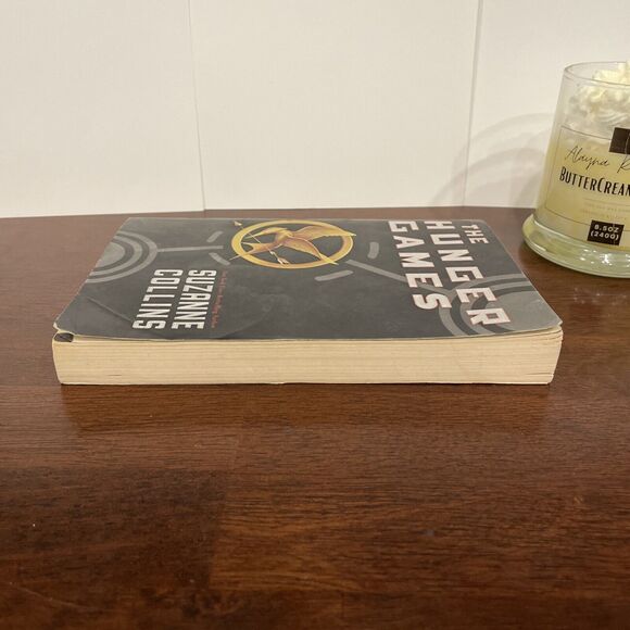 Hunger Games Ser.: The Hunger Games by Suzanne Collins (2010, Trade Paperback) - Picture 5 of 10